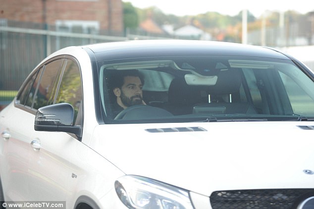 محمد صلاح يقود سيارة مرسيدس محمد صلاح يقود سيارة مرسيدس