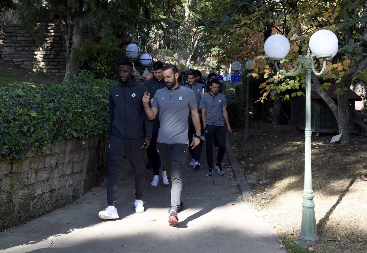 لاعبو تشيلسى فى جولة حرة بالعاصمة الإيطالية