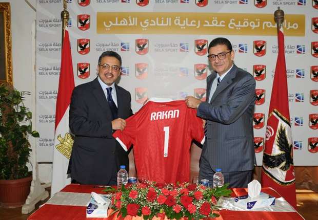 الاهلي مع طاهر يوقع عقود رعاية خيالية الاهلي مع طاهر يوقع عقود رعاية خيالية