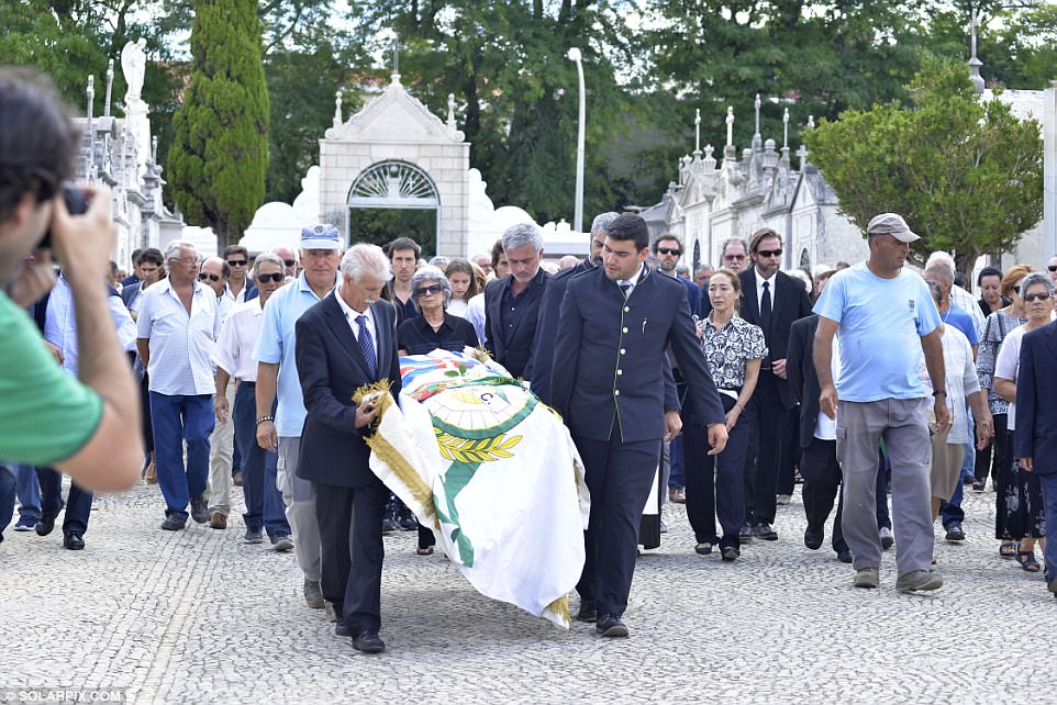 جنازة والد مورينيو جنازة والد مورينيو