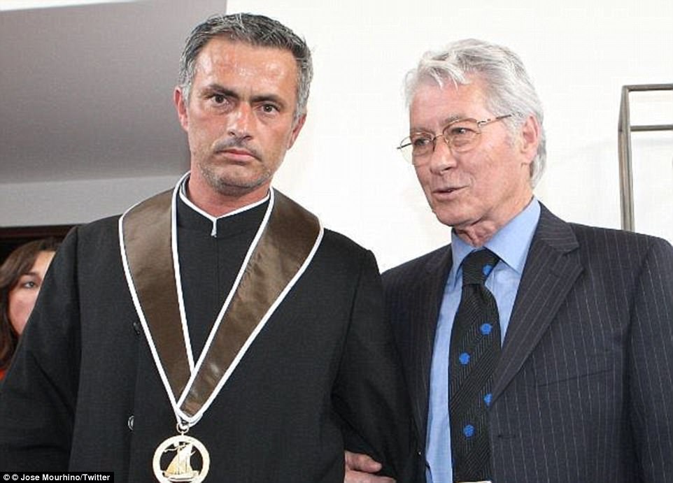 41C4E73100000578-4643816-Mourinho_pictured_with_father_Felix_who_made_over_250_Portuguese-a-23_1498576098887