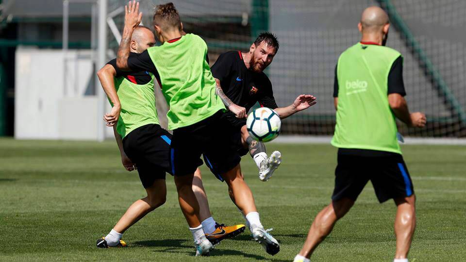 ليو في تدريبات برشلونة ليو في تدريبات برشلونة