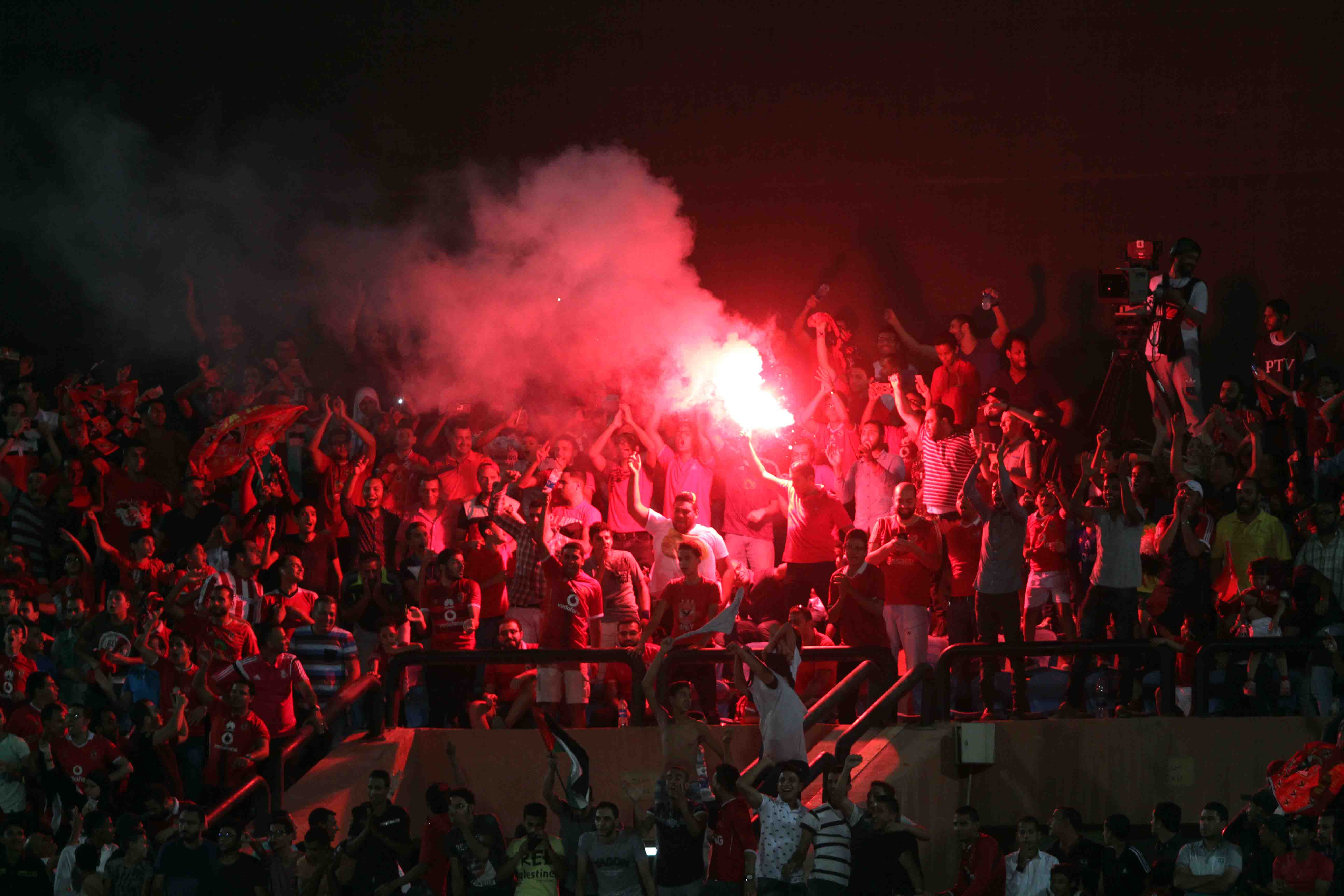 احتفال جماهير الاهلي بهدف صالح