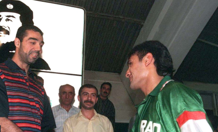 عدي صدام يكرم لاعب الرشيد