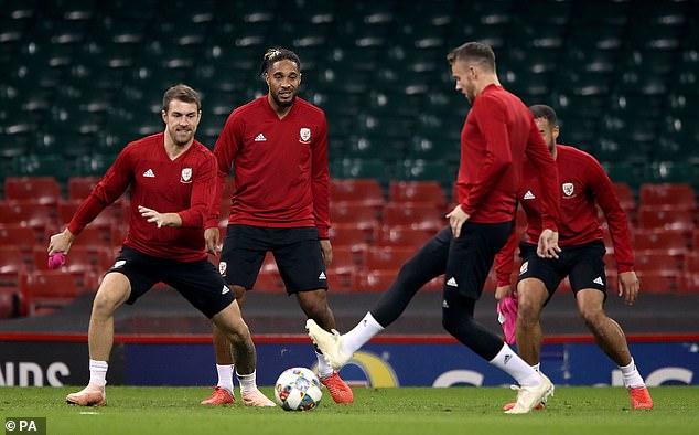 آرون رامسى فى المران آرون رامسى فى المران