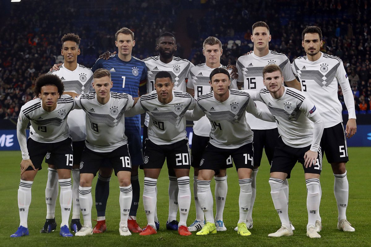 مشاهد مثيرة من مباراة هولندا وألمانيا (1)