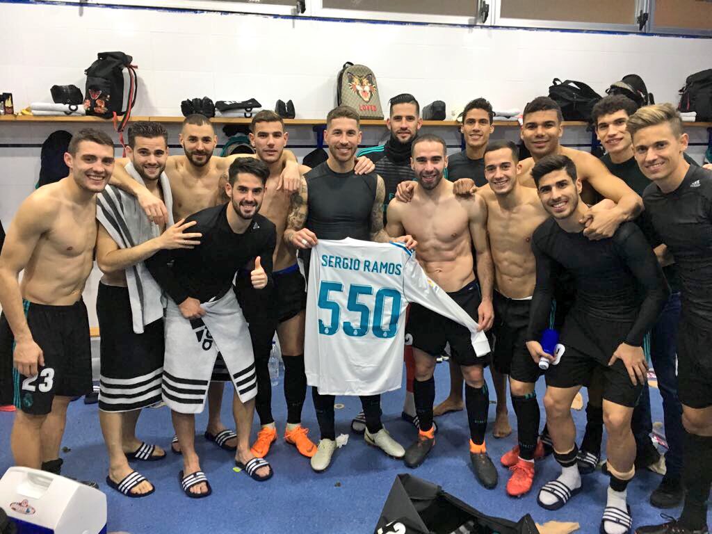 راموس يحتفل مع أصدقائه بفريق ريال مدريد راموس يحتفل مع أصدقائه بفريق ريال مدريد