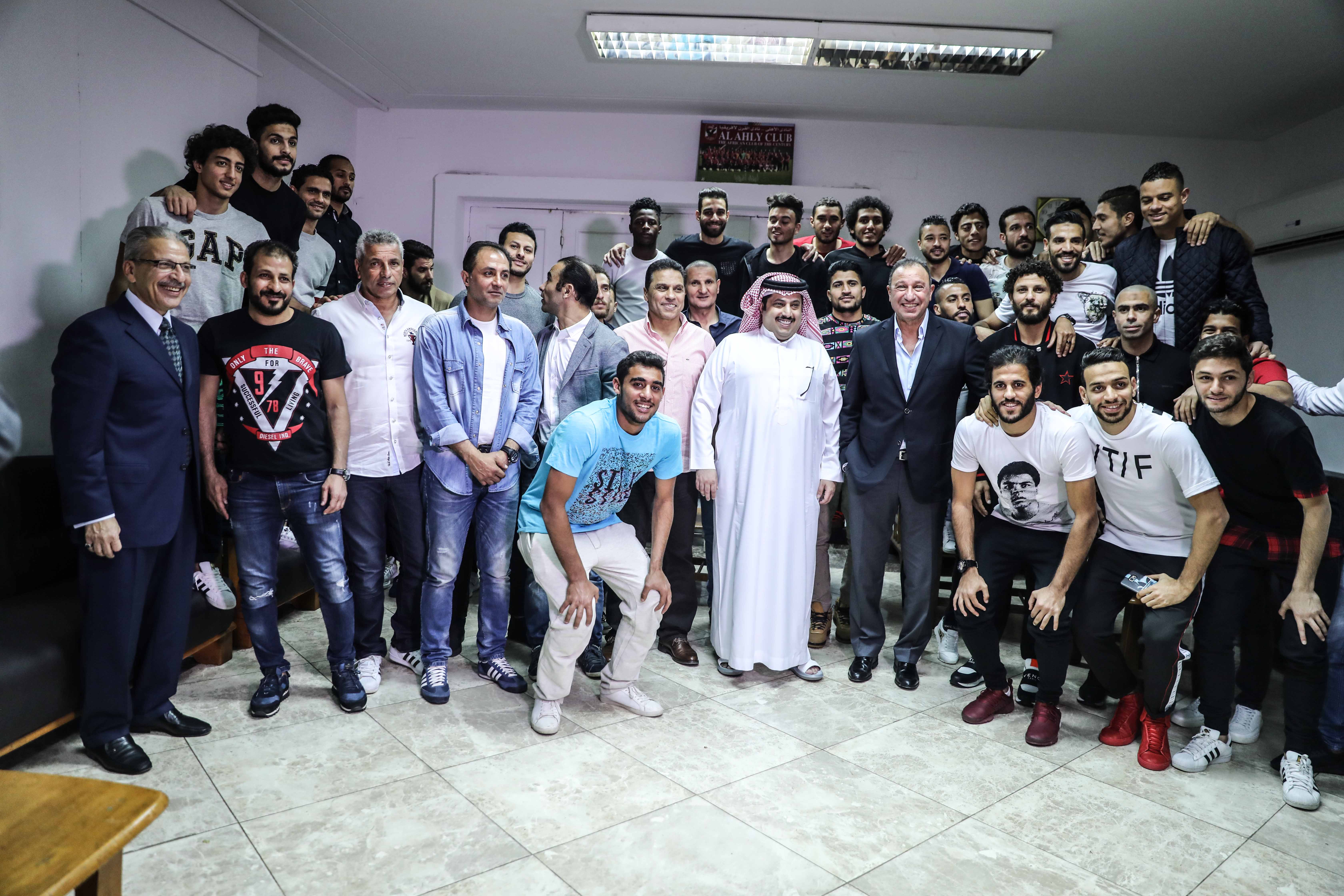 لاعبى الاهلى مع تركى الشيخ لاعبى الاهلى مع تركى الشيخ