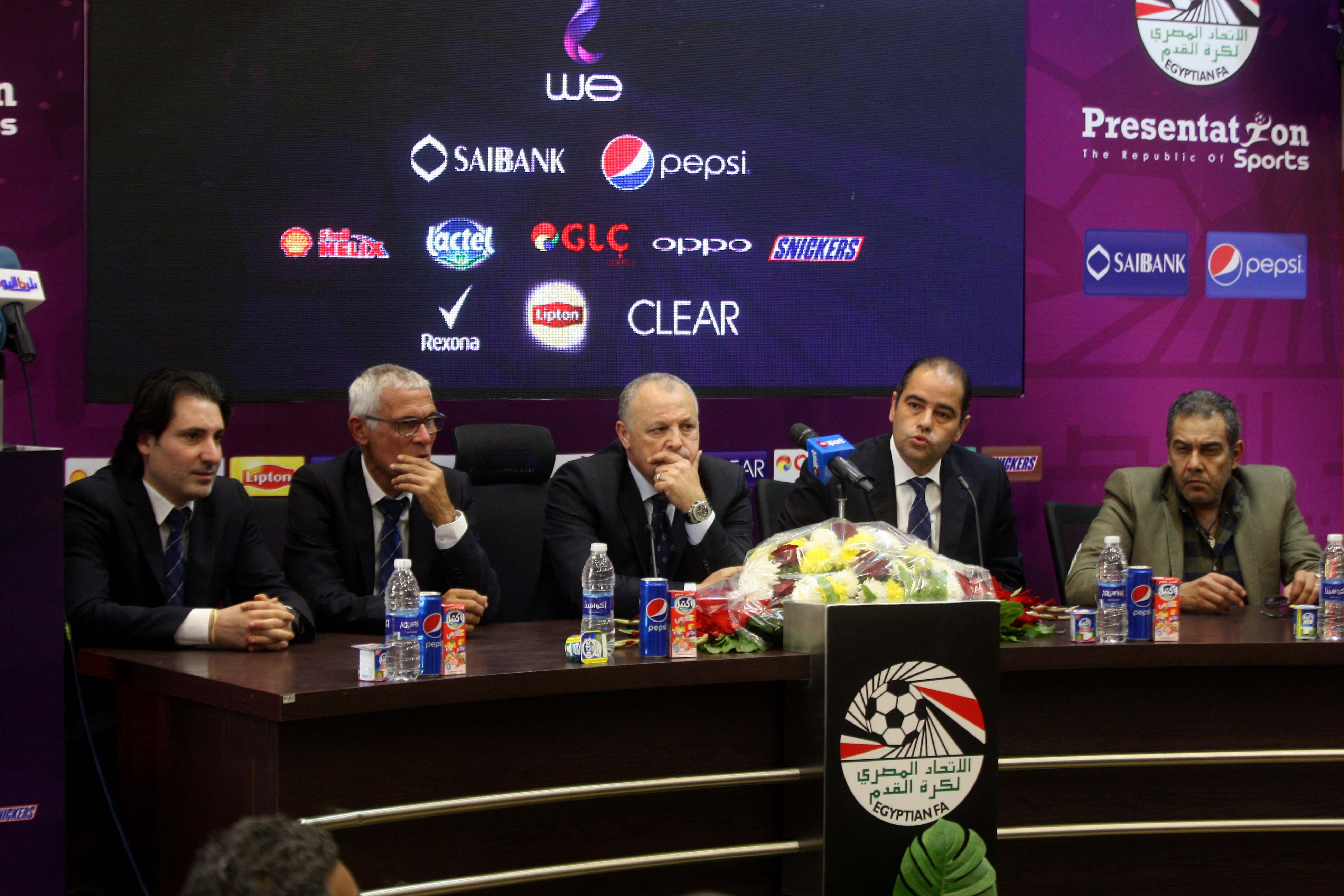 كوبر يعلن اسماء اللاعبين المحليين كوبر يعلن اسماء اللاعبين المحليين