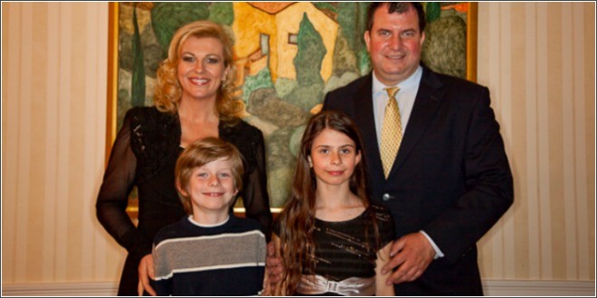 رئيسة كرواتيا مع عائلتها