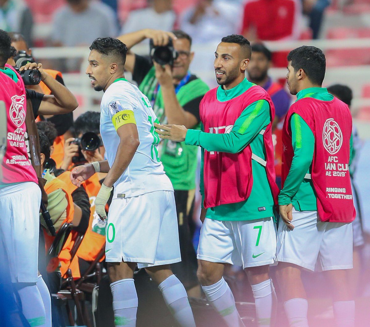 الدوسرى يحتفل بالهدف الدوسرى يحتفل بالهدف