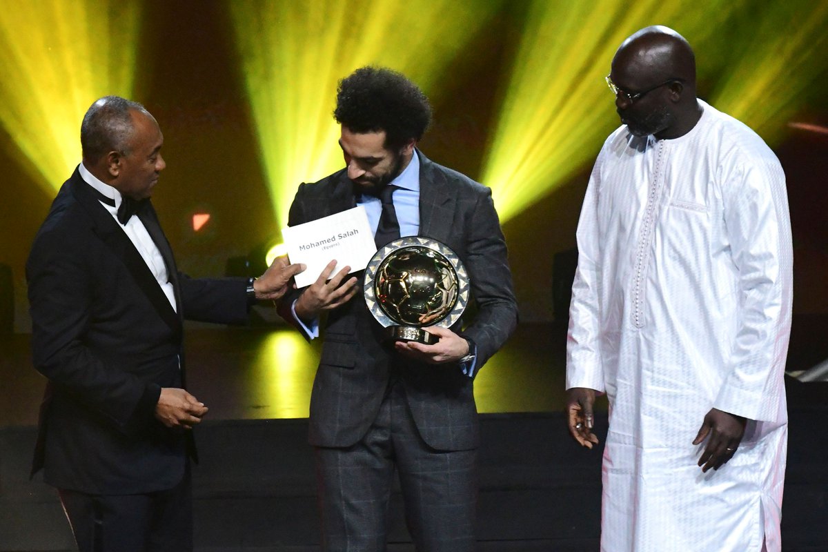 محمد صلاح يتوج بالجائزة محمد صلاح يتوج بالجائزة