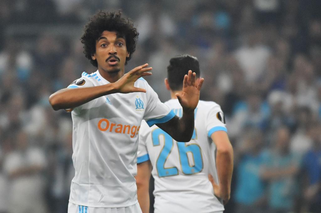 لويس جوستافو.. 500 ألف يورو لويس جوستافو.. 500 ألف يورو
