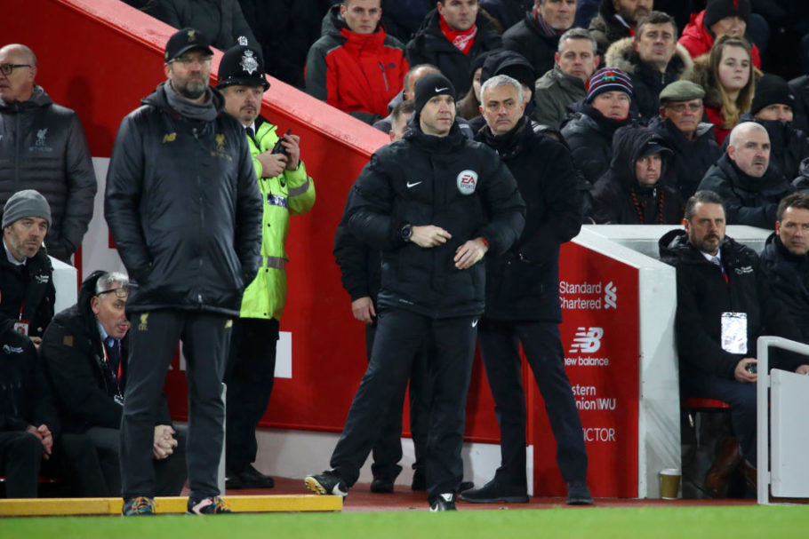مورينيو عانى كثيراً فى مباراة ليفربول مورينيو عانى كثيراً فى مباراة ليفربول