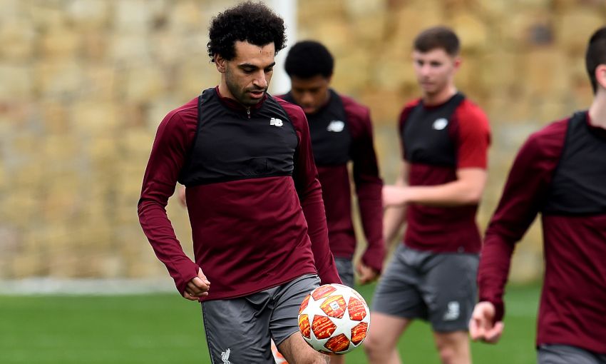 صلاح يداعب الكرة صلاح يداعب الكرة