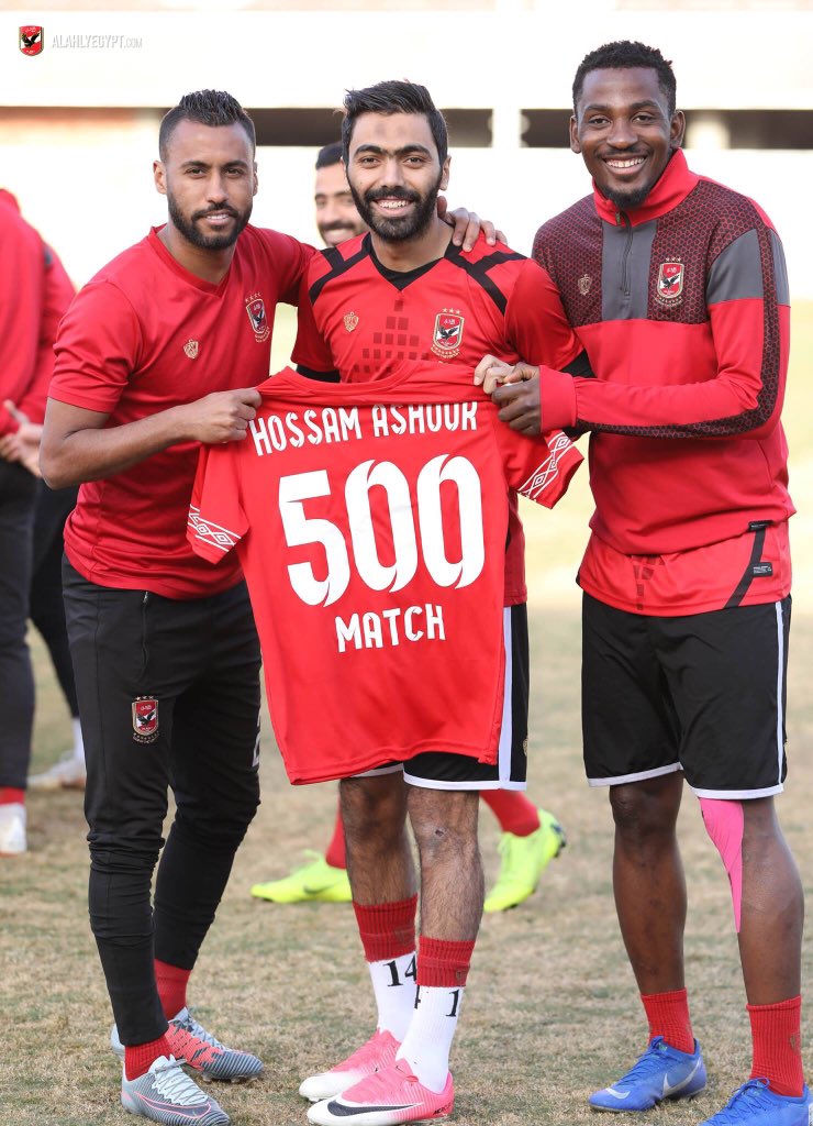 احتفال حسام عاشور ولاعبي الأهلي بالقميص رقم 500 - سوبر كورة